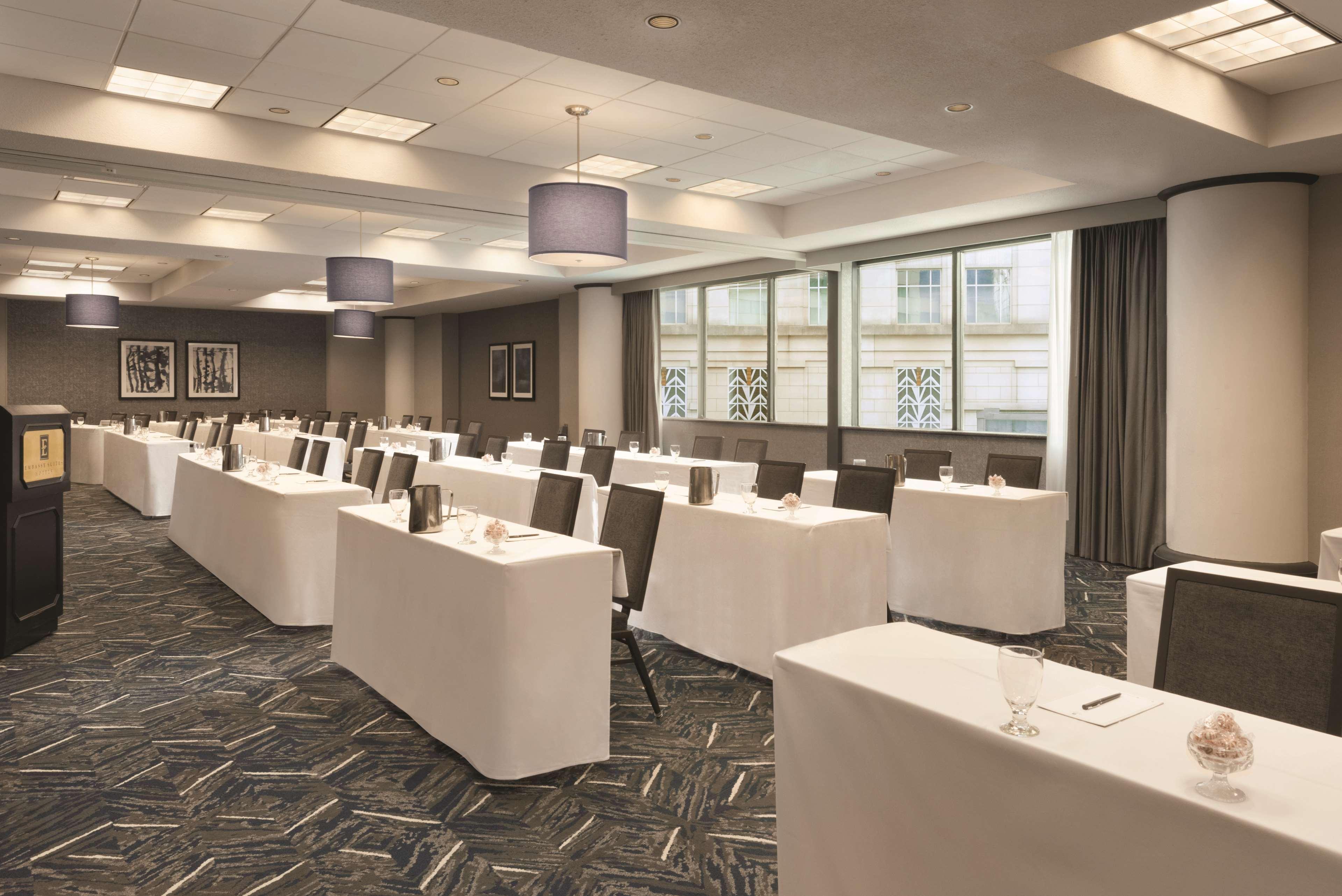 Embassy Suites By Hilton Indianapolis Downtown מראה חיצוני תמונה