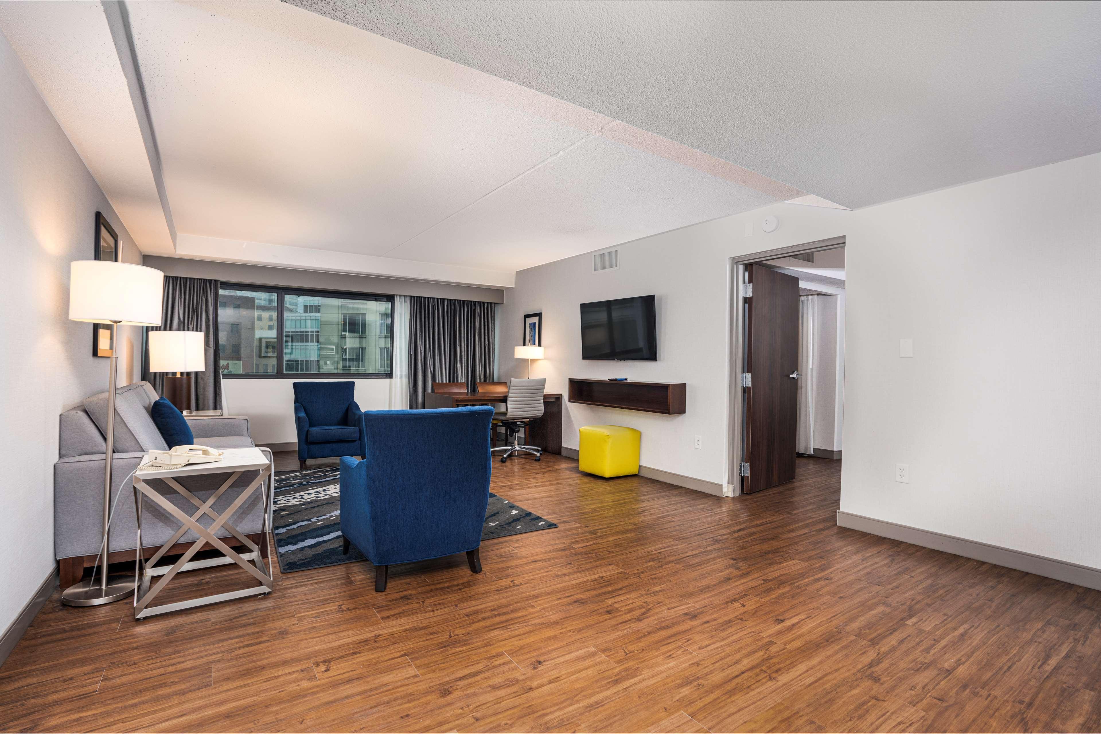 Embassy Suites By Hilton Indianapolis Downtown מראה חיצוני תמונה