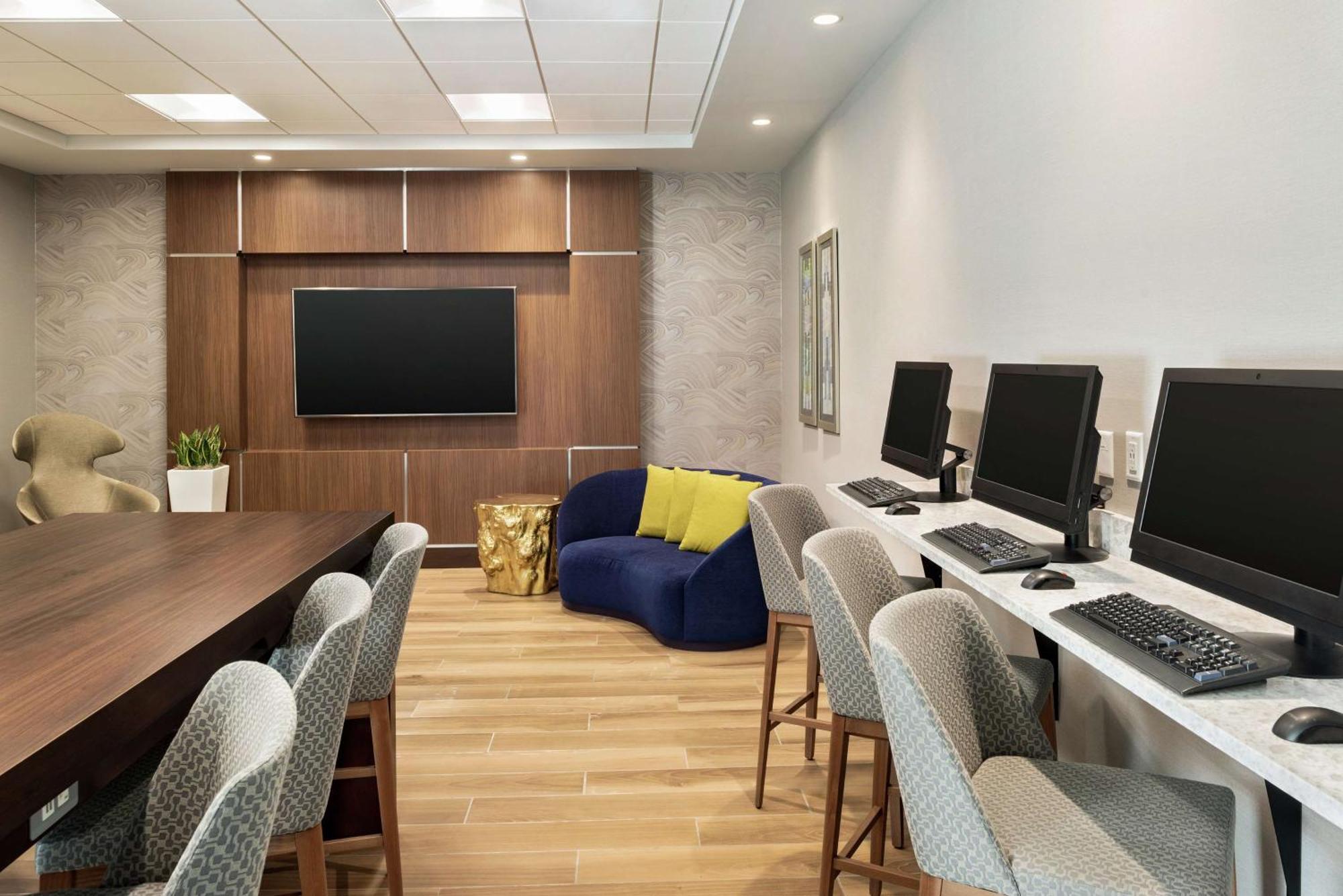 Embassy Suites By Hilton Indianapolis Downtown מראה חיצוני תמונה