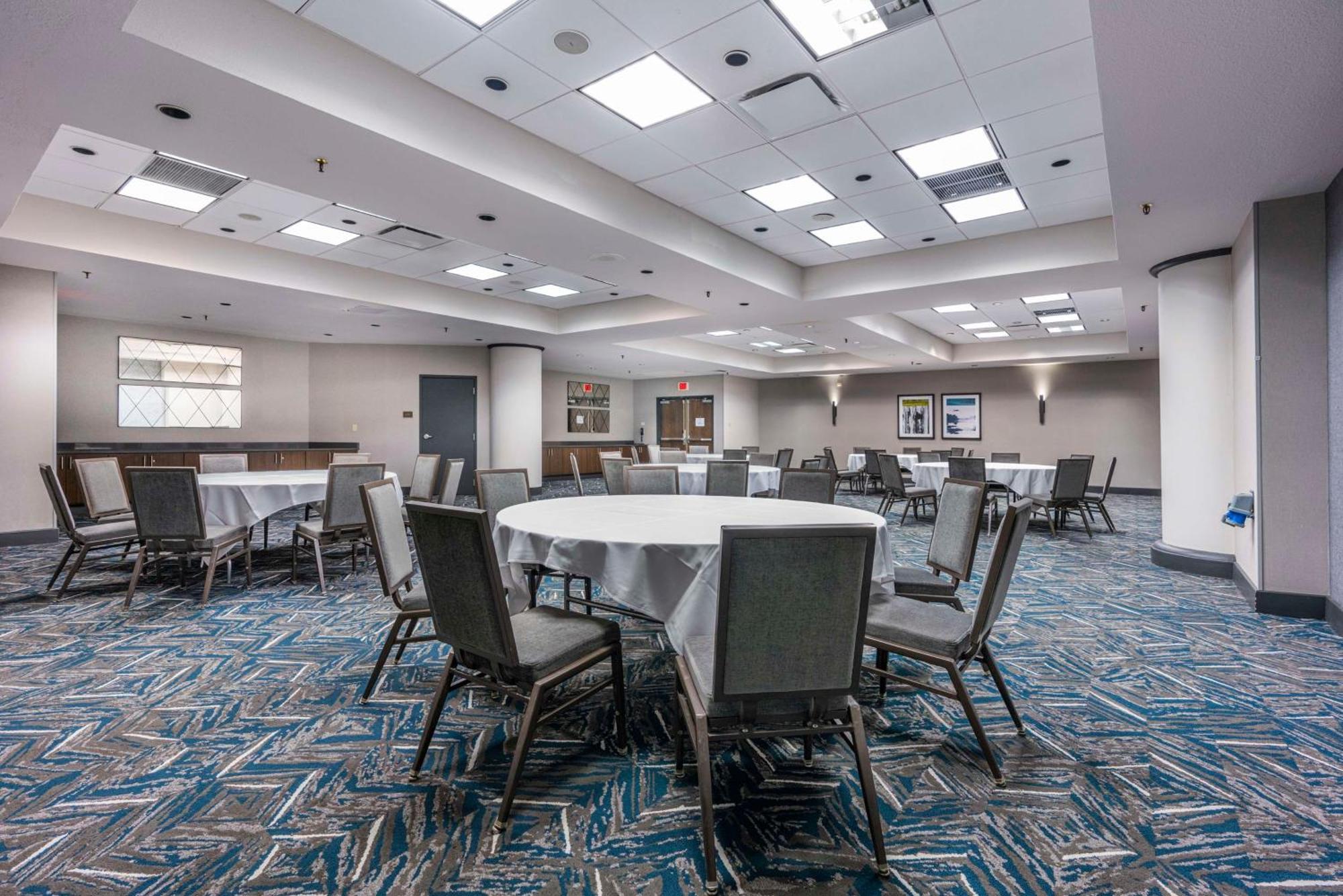 Embassy Suites By Hilton Indianapolis Downtown מראה חיצוני תמונה