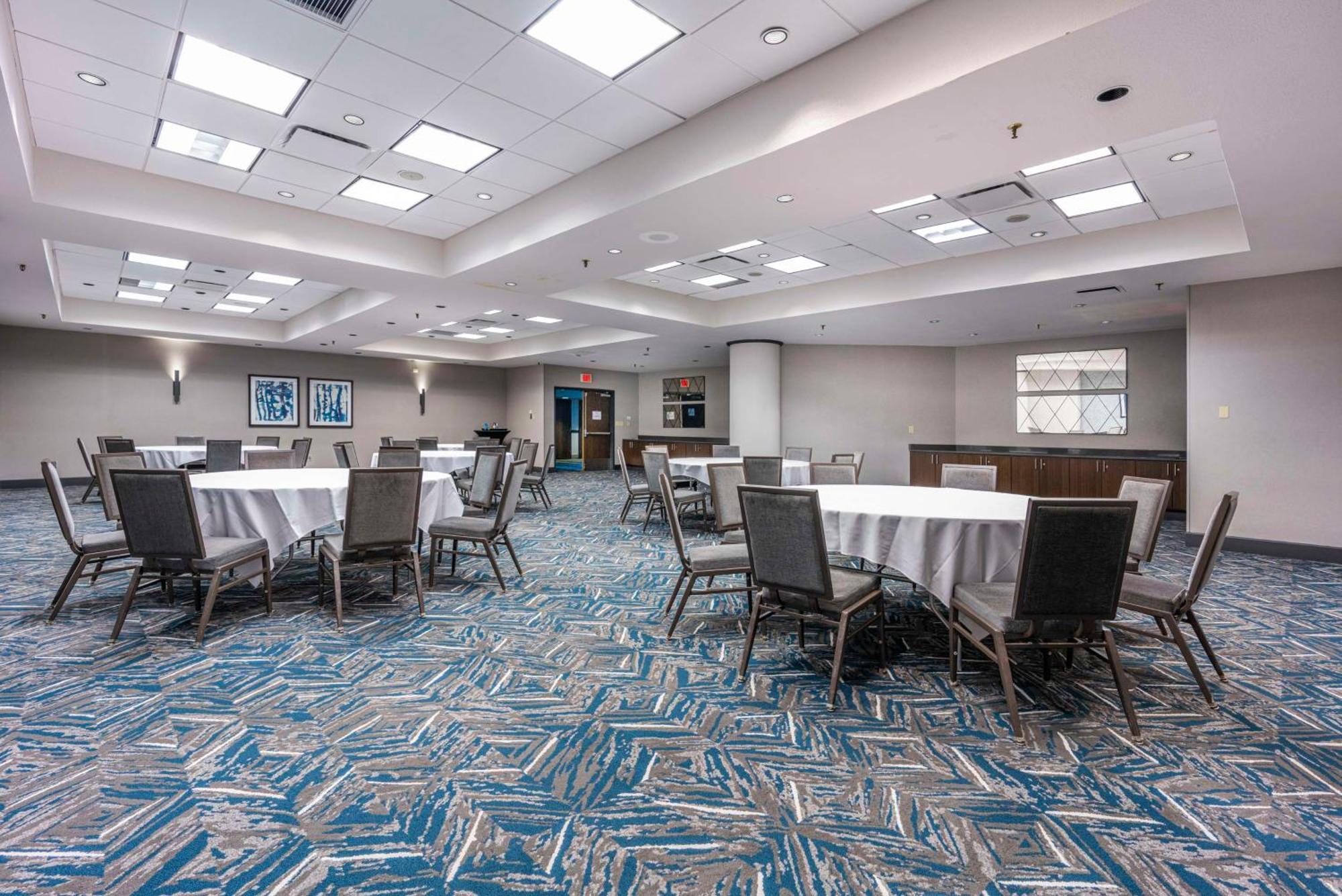 Embassy Suites By Hilton Indianapolis Downtown מראה חיצוני תמונה