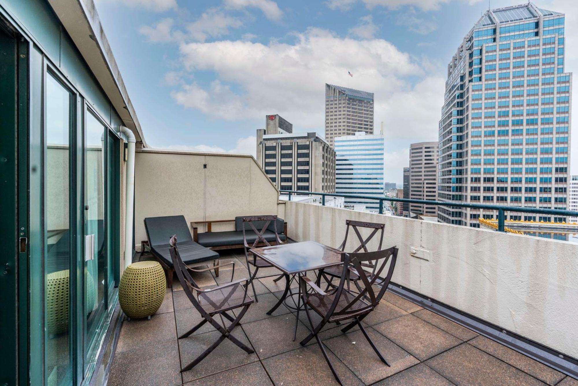 Embassy Suites By Hilton Indianapolis Downtown מראה חיצוני תמונה