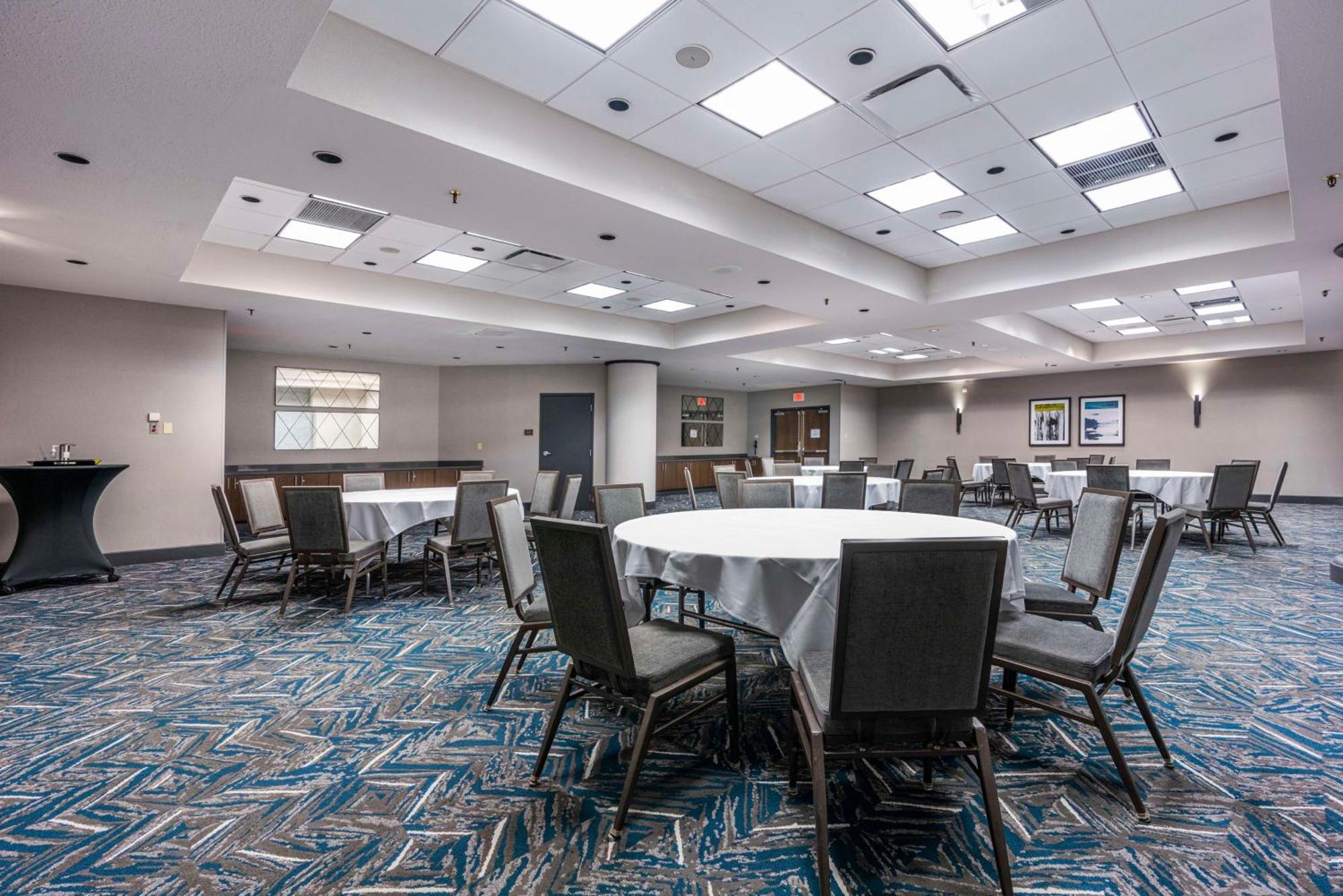 Embassy Suites By Hilton Indianapolis Downtown מראה חיצוני תמונה