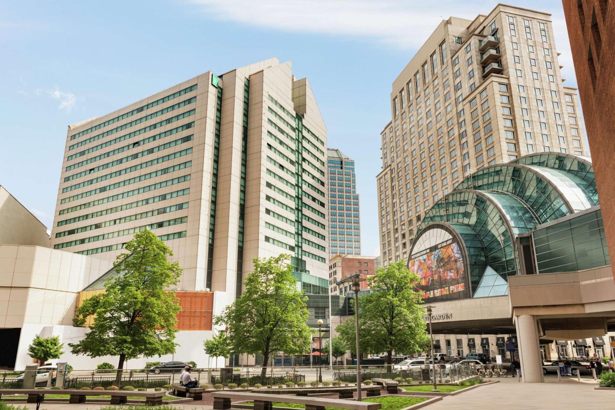 Embassy Suites By Hilton Indianapolis Downtown מראה חיצוני תמונה