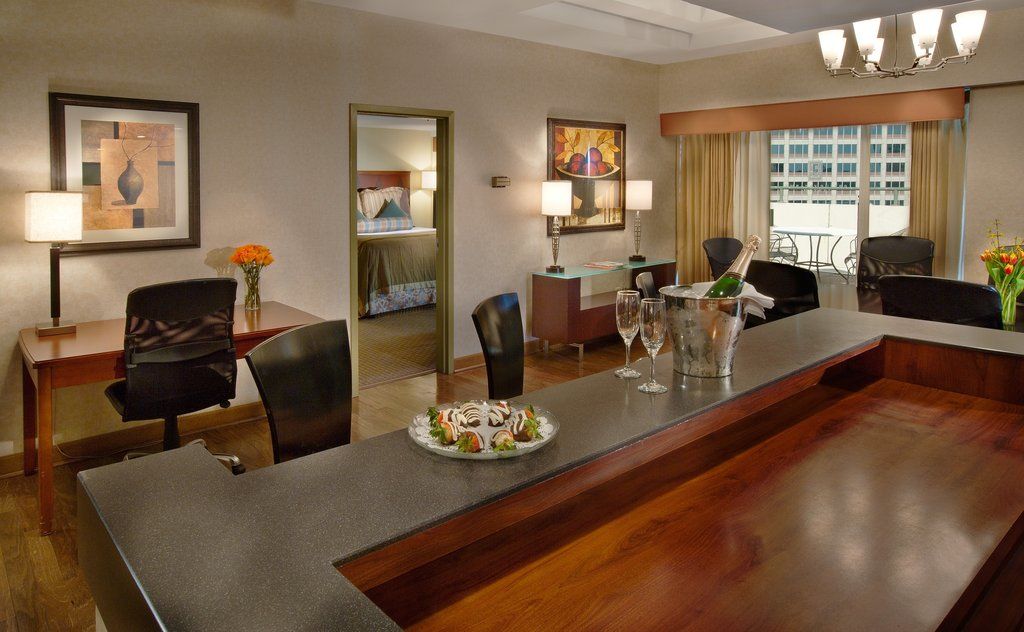 Embassy Suites By Hilton Indianapolis Downtown מראה חיצוני תמונה
